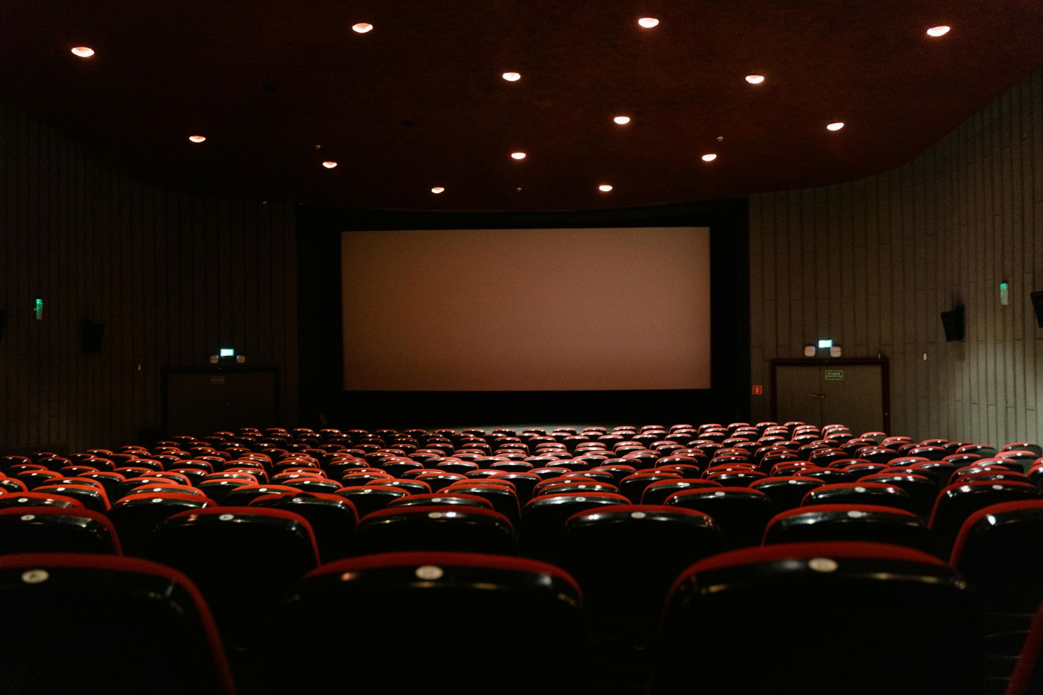 Ein Kino bzw. Theatersaal von innen.