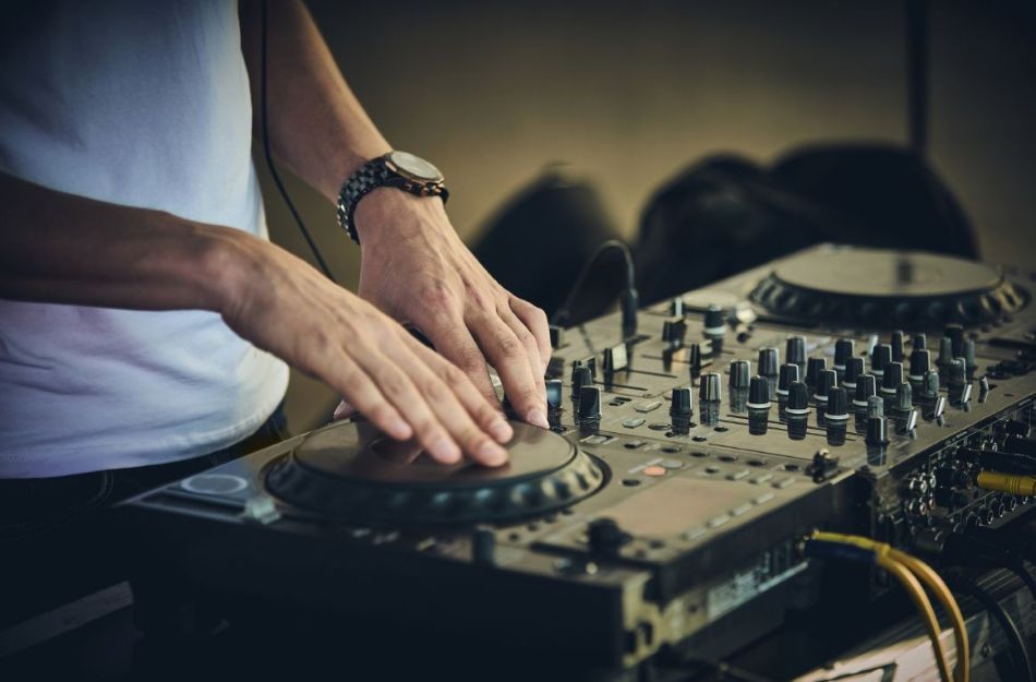 dj.jpg