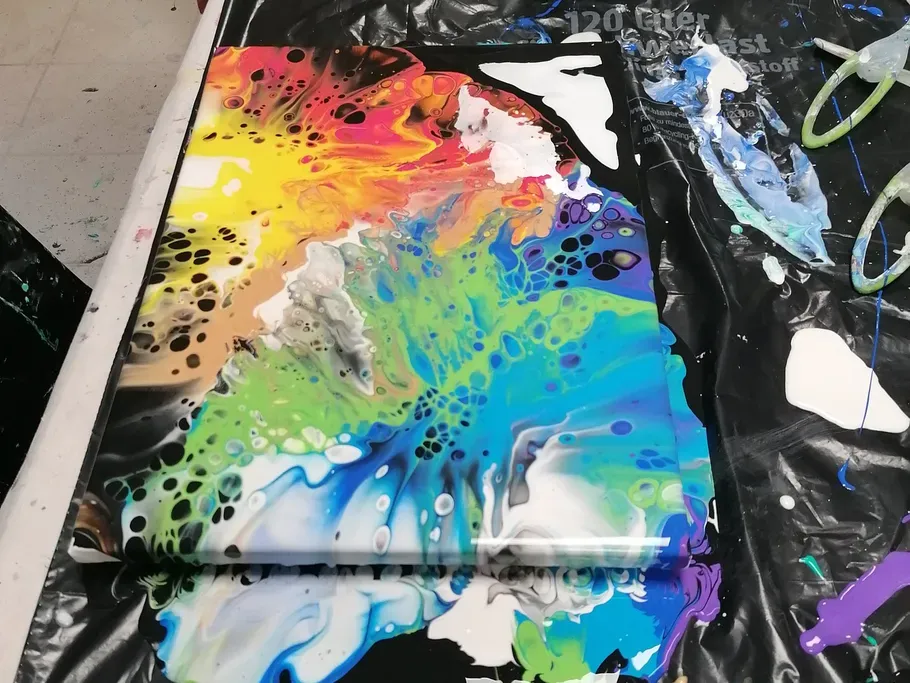 farbe-und-kreativitaet-mit-acrylfarben-gv2v3pko.webp