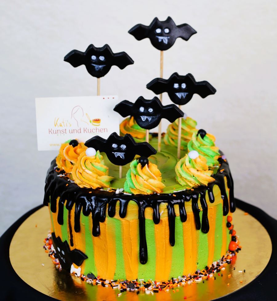 Orange grüne Torte mit Fledermäusen