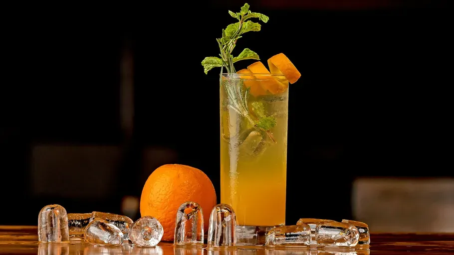 orange-minze-cocktail-glas-25p66y4k.webp