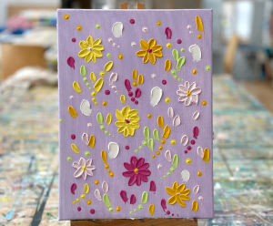 Blumen aus Strukturpaste kreieren.