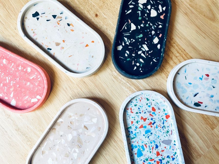 Terrazzo-Schmuckschalen in verschiedenen Farben