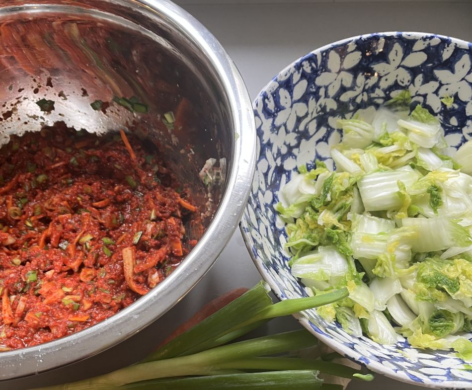Kimchi-Paste und China-Kohl.