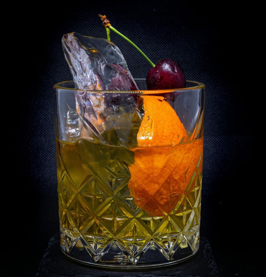 Whisky-Highball in einem Glas.